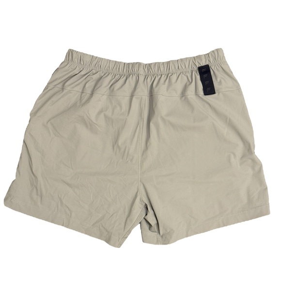 Men's Fabletics "The One Short" Lined Light Gray 5" Inseam - Size Large L - Picture 2 of 5